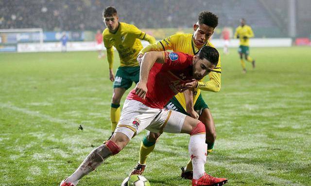 开元体育-赛前塞维利亚调整名单以备荷甲;远射贴柱环节打磨;引发热议;轮换策略成焦点(几内亚发生严重球迷冲突和踩踏事故)